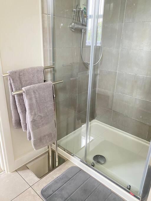 4-Room Detached Furnished Home With Parking Leicester Buitenkant foto