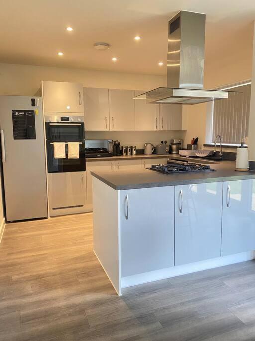 4-Room Detached Furnished Home With Parking Leicester Buitenkant foto